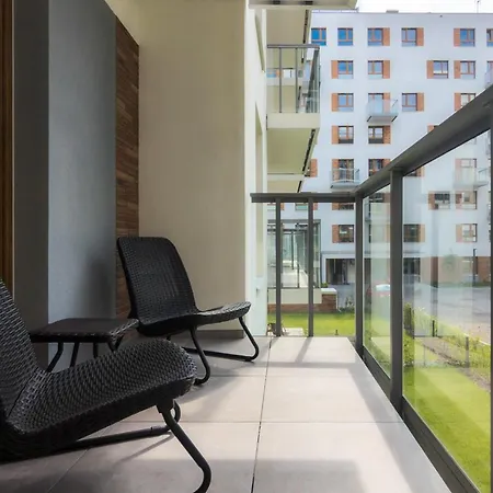 Bright & Stylish With Balcony 1,5 Km To Main By Renters Apartment