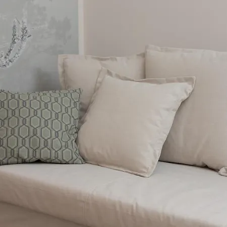 Apartment Bright & Stylish With Balcony 1,5 Km To Main By Renters *